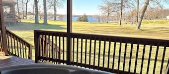 BASShole on Lake Fork * HOT TUB
