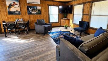 Smart-TV, Kamin, Bücher
