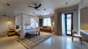 1 kamar tidur, brankas, meja kerja, dan setrika/meja setrika