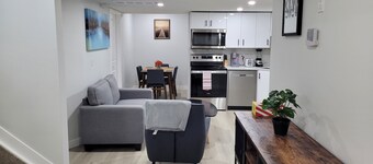 Beautiful Comfy Guest Suite in West Edmonton