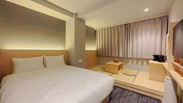 Romantic Double Room | Down comforters, desk, laptop workspace, soundproofing