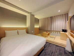 Romantic Double Room | Down comforters, desk, laptop workspace, soundproofing - SAKURAKICHI HOTEL (Izumisano)
