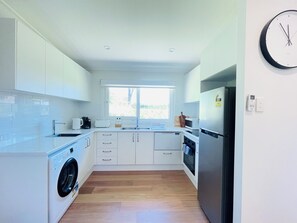 Mikrowelle, Ofen, Herdplatte, Geschirrspüler