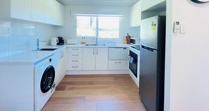 Beautiful 2-bedroom garden cottage in Bowral. Family friendly!