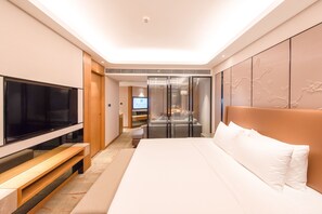 Comfort Suite, City View | In-room safe, blackout drapes, iron/ironing board, free WiFi - Rising Dragon International Hotel (Dongguan)