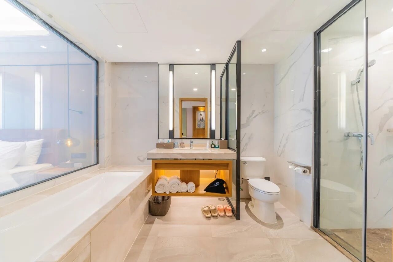 Executive Single Room, City View | Bathroom | Hair dryer, slippers, towels, shampoo