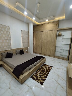 4 bedrooms, iron/ironing board, free WiFi