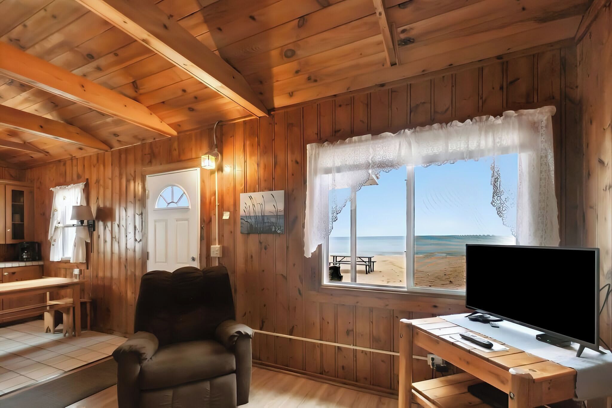 クラシック コテージ ビーチビュー | リビング エリア