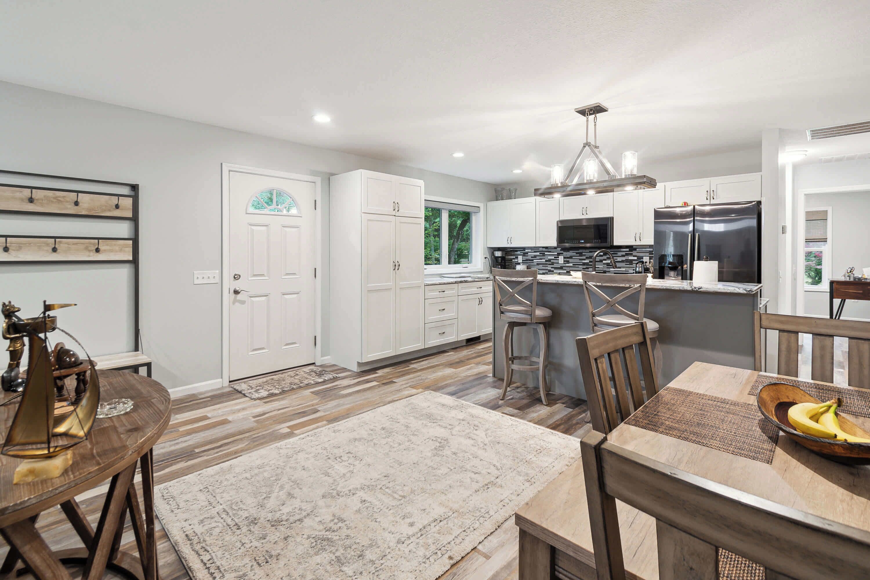 Deluxe House | Private kitchen | Fridge, microwave, oven, stovetop