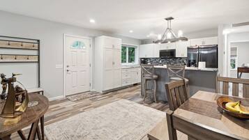 Deluxe House | Private kitchen | Fridge, microwave, oven, stovetop