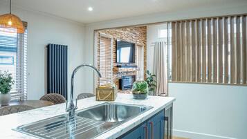 Fridge, oven, stovetop, toaster