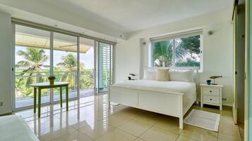 3 chambres, coffres-forts dans les chambres, bureau