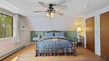 4 Schlafzimmer, Schreibtisch, Bügeleisen/Bügelbrett, kostenloses WLAN