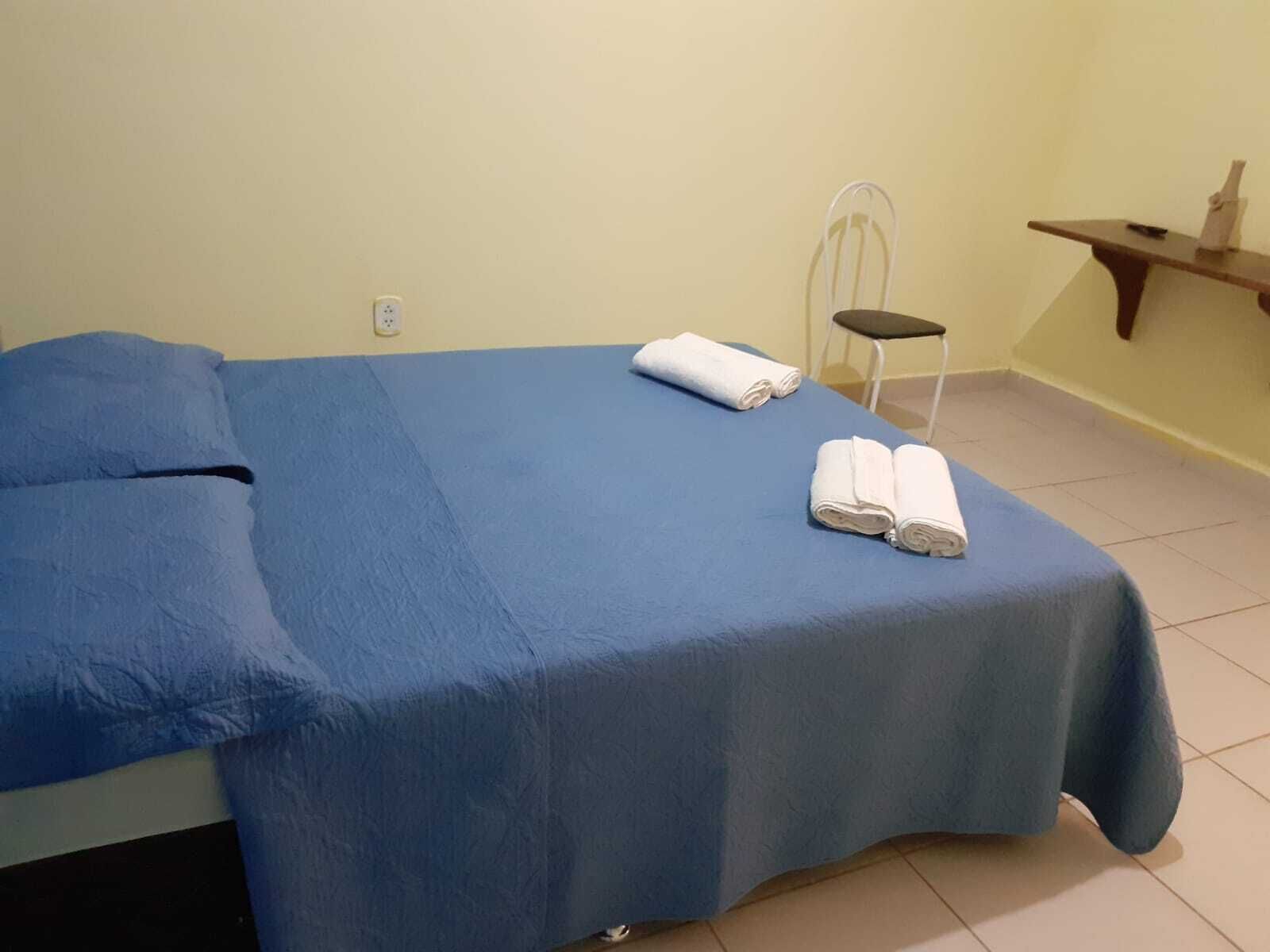 6 habitaciones, tabla de planchar con plancha, wifi y ropa de cama 