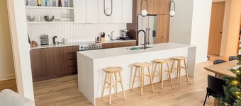 Ski-In Adjacent 200m- 3BR • Free Shuttle •Sleeps 8