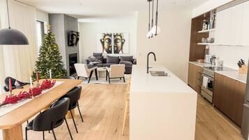 Fridge, microwave, oven, stovetop