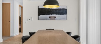 Ski-In Adjacent 200m- 3BR • Free Shuttle •Sleeps 8