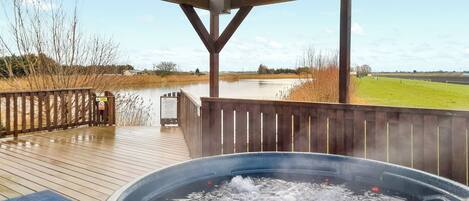 Tina de hidromasaje al aire libre