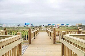 Property grounds - Myrtle Beach Oceanfront Condo w/ Direct Access to the Beach (Myrtle Beach)