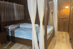 Chalet Classique, 4 chambres, vue jardin | Bureau