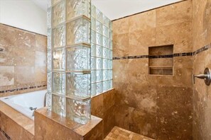 Shower, hair dryer, towels, shampoo - Kierland Charm - Private Yard w/ Pool, Golf & More (Scottsdale)