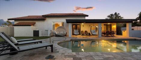 Lämmitetty uima-allas