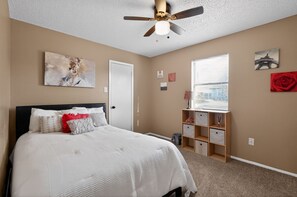 3 bedrooms, desk, iron/ironing board, WiFi