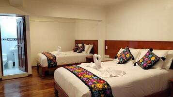 Chambre Double Supérieure | Coffres-forts dans les chambres, bureau