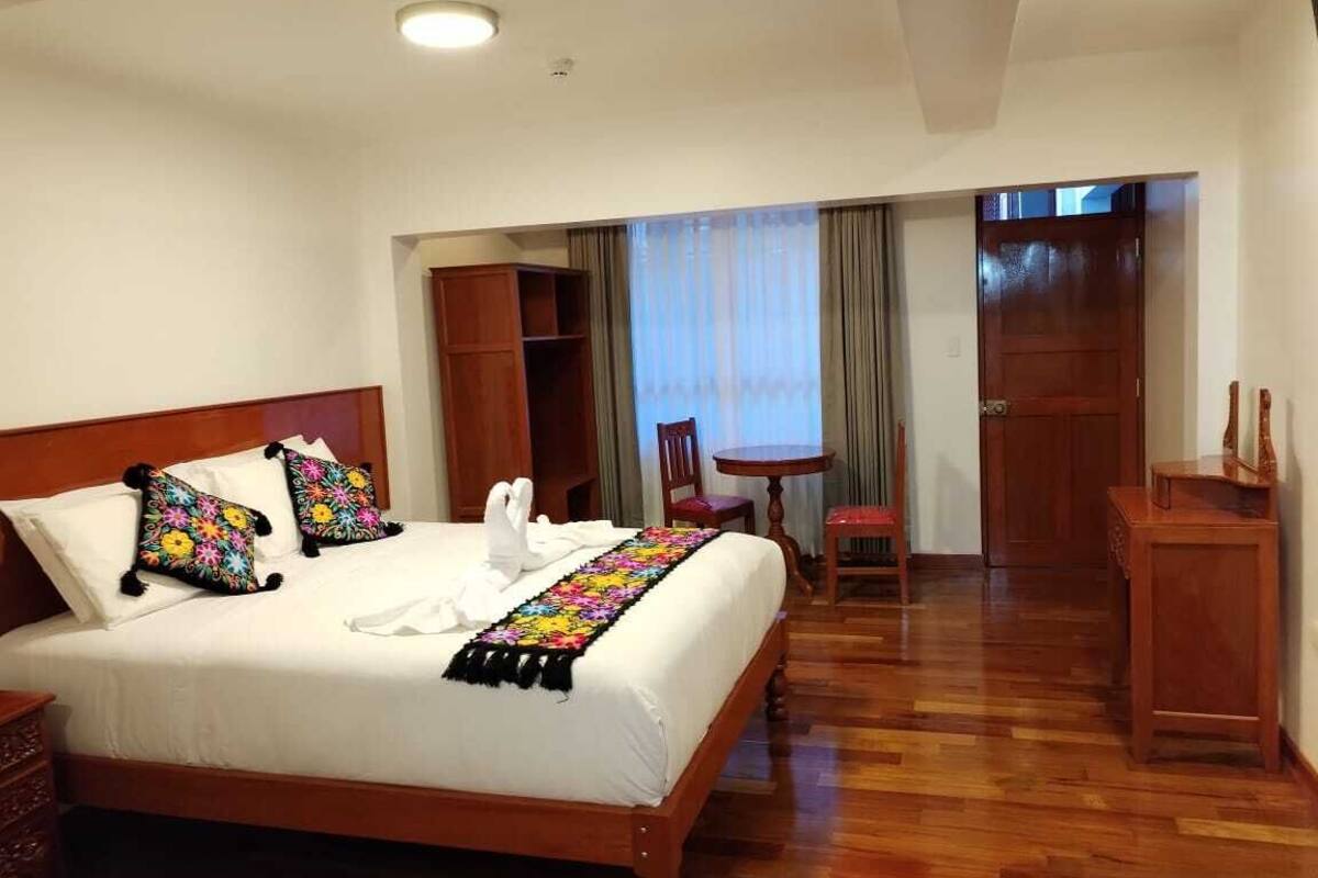 Studio Suite Premium, 1 phòng ngủ | Két bảo mật tại phòng, bàn, khu vực làm việc phù hợp cho laptop 