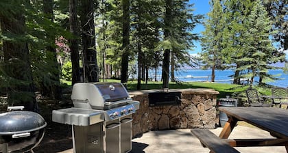 Vintage 4-bedroom cabin in Lake Almanor West with WiFi.