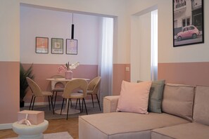 Deluxe-Apartment, 3 Schlafzimmer, Balkon | Wohnbereich