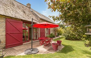 Outdoor dining - 2 bedroom awesome home in Saint Lyphard (Saint Lyphard)