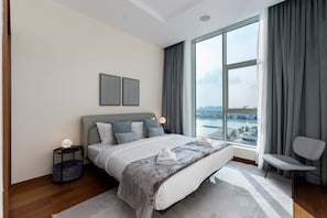 3 bedrooms, in-room safe, iron/ironing board, WiFi