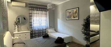 3 bedrooms, iron/ironing board, travel cot, WiFi