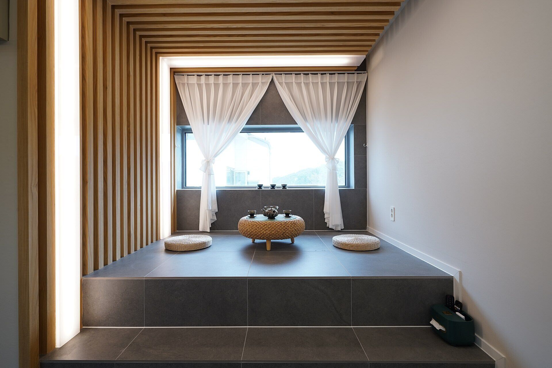 Premium Duplex - Private Pool, Warm Water (100,000 KRW / Pay on site / 34°C until 20PM) | Desk, free WiFi