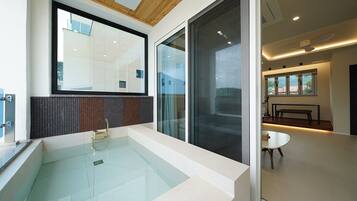 Private spa tub