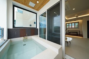 Luxury Double Room - Jacuzzi (One time fee 20,000 KRW / Pay on site) | Privat spabad