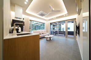 Premium Suite - Private Pool, Warm Water (100,000 KRW / Pay on site / 34°C until 20PM) | Living area - Run to you fullvilla (Gyeongju)