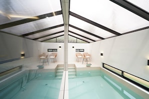 Honeymoon Double Room - Private Pool, Warm Water (100,000 KRW / Pay on site / 34°C until 20PM) | 1 phòng ngủ, bàn, truy cập Internet không dây miễn phí
