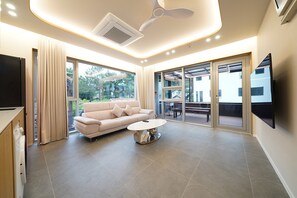 Premium Suite - Private Pool, Warm Water (100,000 KRW / Pay on site / 34°C until 20PM) | リビング エリア