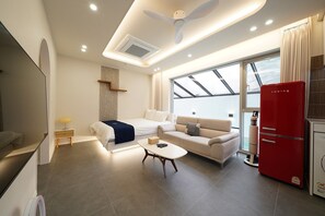 Honeymoon Double Room - Private Pool, Warm Water (100,000 KRW / Pay on site / 34°C until 20PM) | Skrivebord og wi-fi (inkludert)