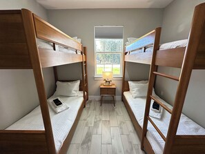 4 quartos, ferros/tábuas de passar roupa, Wi-Fi, roupa de cama