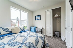 3 bedrooms, desk, iron/ironing board, free WiFi