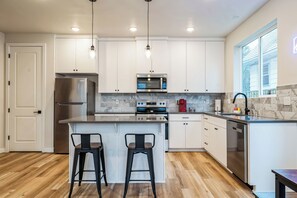 Fridge, microwave, oven, stovetop - Travel the World Without Leaving Portland (Portland)