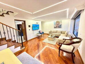 Smart TV - The only Penthouse at Unicentro mall best zone, less than a block from the mall. (Bogotá)