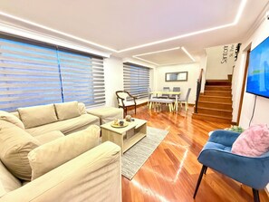 Smart TV - The only Penthouse at Unicentro mall best zone, less than a block from the mall. (Bogotá)