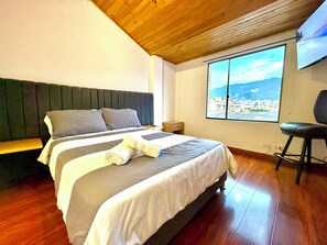 4 bedrooms, iron/ironing board, free WiFi, bed sheets - The only Penthouse at Unicentro mall best zone, less than a block from the mall. (Bogotá)