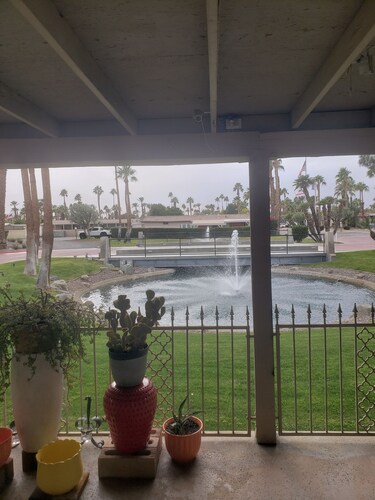 Family friendly, Charming 2-bedroom house with WiFi, AC in serene Rancho Mirage.