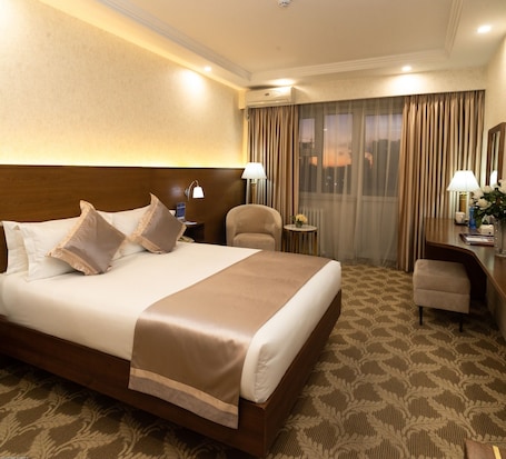 Superior Double Room | In-room safe, desk, laptop workspace, blackout drapes