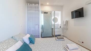 熨斗/熨衣板、免费 WiFi、床单